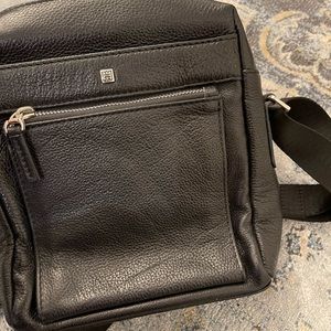 Top quality black genuine leather crossbody bag